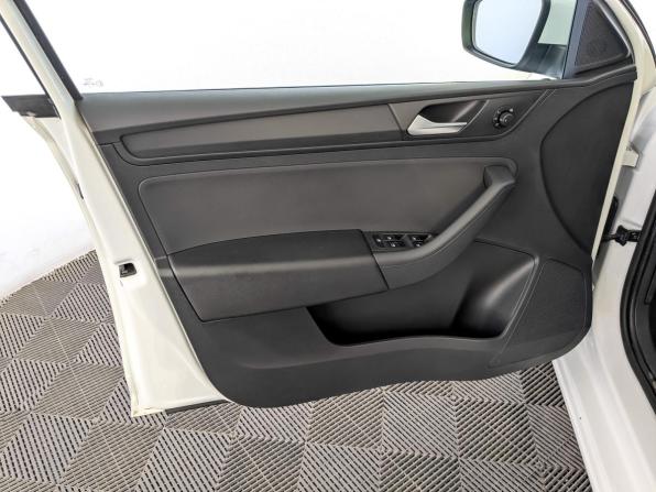 Volkswagen Polo VI с пробегом 2022 года, цена 1 715 000 рублей, 71527 км, лифтбек, Автокод Объявления