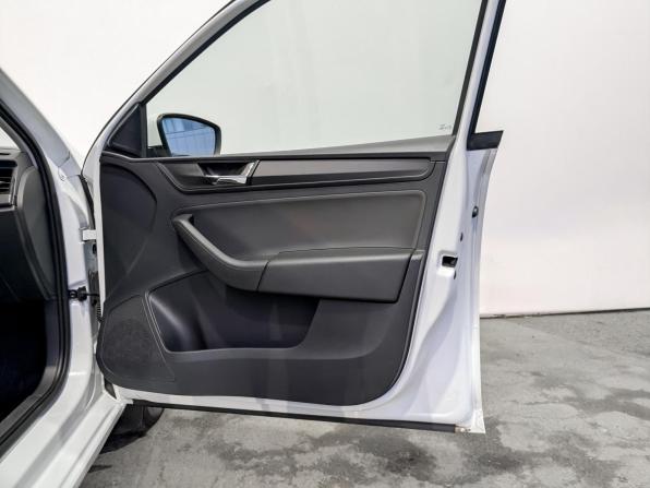 Skoda Rapid II с пробегом 2021 года, цена 1 525 000 рублей, 93086 км, лифтбек, Автокод Объявления