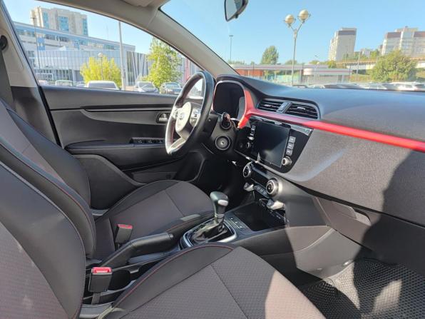 Kia Rio IV Рестайлинг с пробегом 2021 года, цена 1 753 000 рублей, 70581 км, седан, Автокод Объявления