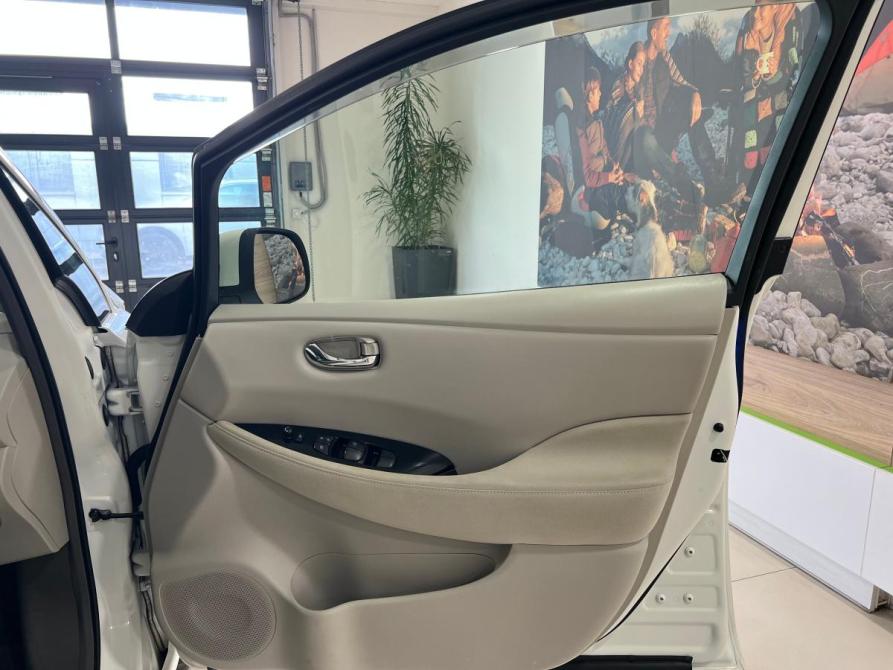 Nissan Leaf I (ZE0/AZE0) Астрахань  - изображение 7