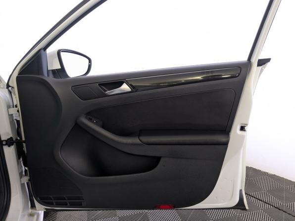 Volkswagen Jetta VI Рестайлинг с пробегом 2017 года, цена 1 350 000 рублей, 154010 км, седан, Автокод Объявления