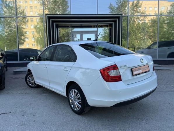 Skoda Rapid I с пробегом 2017 года, цена 915 000 рублей, 100296 км, лифтбек, Автокод Объявления