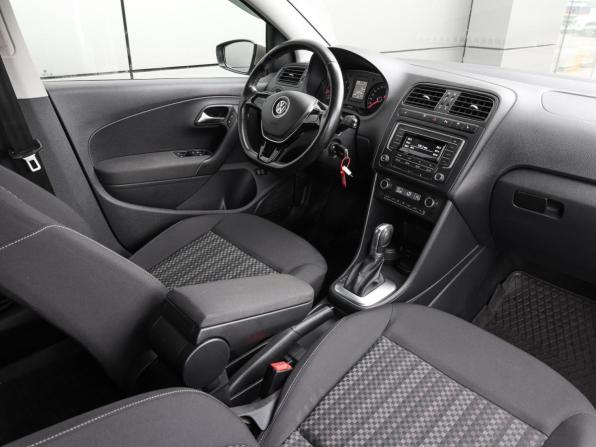 Volkswagen Polo V Рестайлинг с пробегом 2017 года, цена 1 249 000 рублей, 132940 км, седан, Автокод Объявления