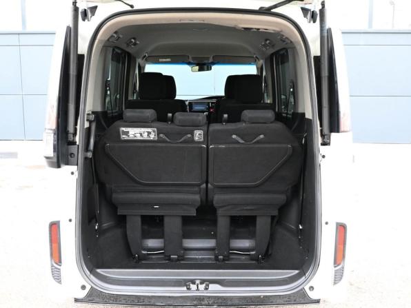 Honda Stepwgn V с пробегом 2015 года, цена 1 989 000 рублей, 104698 км, минивэн, Автокод Объявления