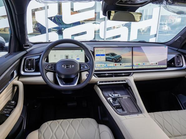 Geely Monjaro I Рестайлинг 2 с пробегом 2025 года, цена 4 098 000 рублей, 51 км, внедорожник, Автокод Объявления