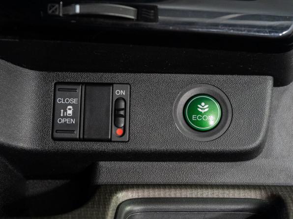 Honda Stepwgn V с пробегом 2016 года, цена 1 700 000 рублей, 156355 км, минивэн, Автокод Объявления