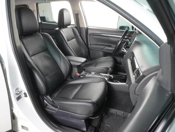 Mitsubishi Outlander III Рестайлинг 2 с пробегом 2017 года, цена 2 399 000 рублей, 69555 км, внедорожник, Автокод Объявления