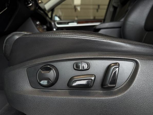 Volkswagen Touareg II с пробегом 2012 года, цена 1 600 000 рублей, 243008 км, внедорожник, Автокод Объявления