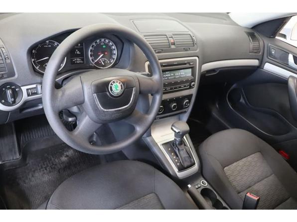 Skoda Octavia II (A5) Рестайлинг с пробегом 2013 года, цена 930 000 рублей, 216050 км, лифтбек, Автокод Объявления
