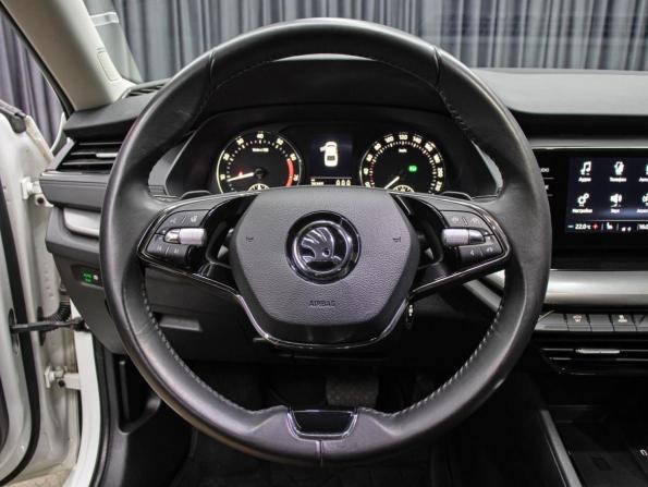 Skoda Octavia IV (A8) с пробегом 2020 года, цена 2 449 000 рублей, 76253 км, лифтбек, Автокод Объявления