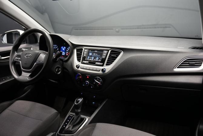 Hyundai Solaris II Рестайлинг с пробегом 2021 года, цена 1 365 000 рублей, 180000 км, седан, Автокод Объявления