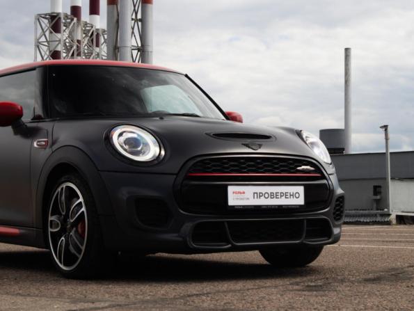 Mini Hatch III (F55/F56) Рестайлинг с пробегом 2020 года, цена 2 950 000 рублей, 66950 км, хэтчбек, Автокод Объявления