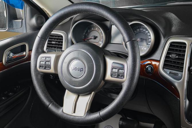 Jeep Grand Cherokee IV (WK2) с пробегом 2012 года, цена 1 679 000 рублей, 282000 км, внедорожник, Автокод Объявления