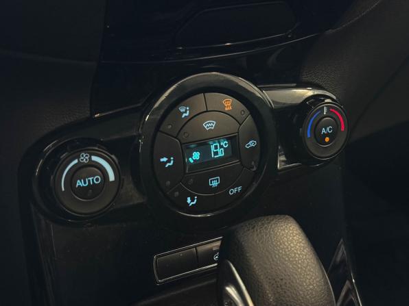 Ford Fiesta Mk6 Рестайлинг с пробегом 2016 года, цена 857 000 рублей, 162905 км, седан, Автокод Объявления
