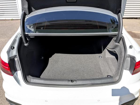 Audi A4 V (B9) Рестайлинг с пробегом 2022 года, цена 3 495 000 рублей, 56327 км, седан, Автокод Объявления