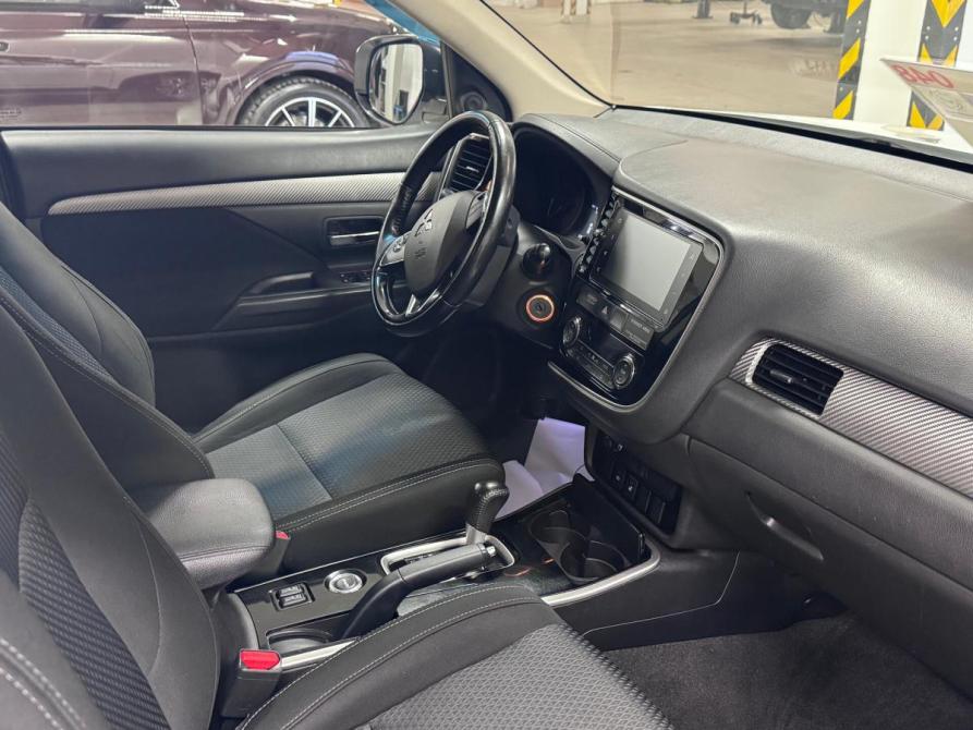 Mitsubishi Outlander III Рестайлинг 2 Санкт-Петербург  - изображение 6