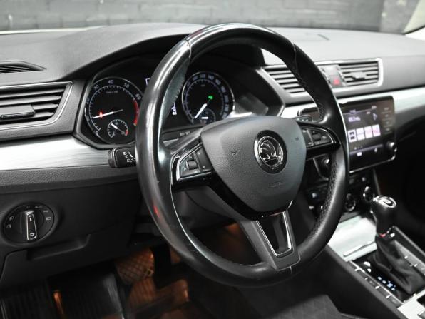 Skoda Superb III Рестайлинг с пробегом 2019 года, цена 2 900 000 рублей, 91607 км, лифтбек, Автокод Объявления