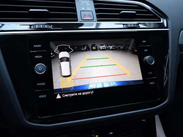 Volkswagen Tiguan II Рестайлинг с пробегом 2021 года, цена 2 410 000 рублей, 56061 км, внедорожник, Автокод Объявления