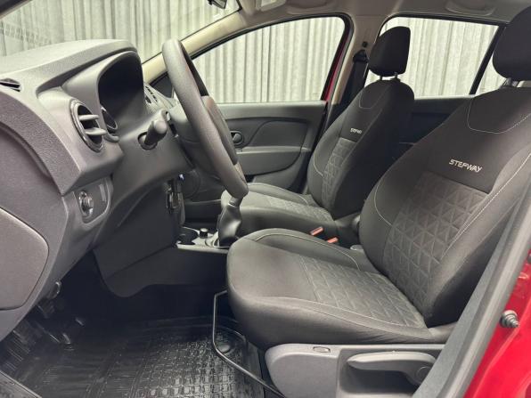 Renault Sandero II с пробегом 2015 года, цена 1 395 000 рублей, 4812 км, хэтчбек, Автокод Объявления