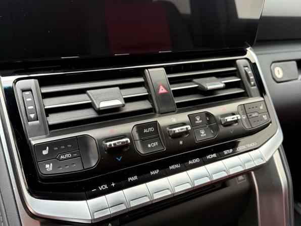 Toyota Land Cruiser 300 Series с пробегом 2023 года, цена 12 850 000 рублей, 38435 км, внедорожник, Автокод Объявления