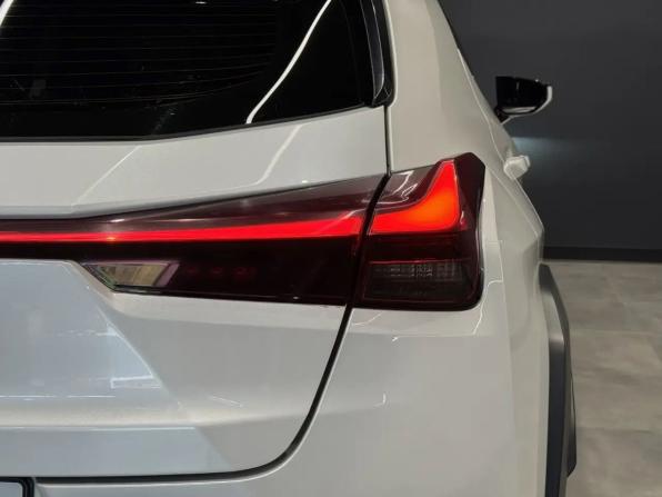 Lexus UX I с пробегом 2021 года, цена 3 379 000 рублей, 32000 км, внедорожник, Автокод Объявления