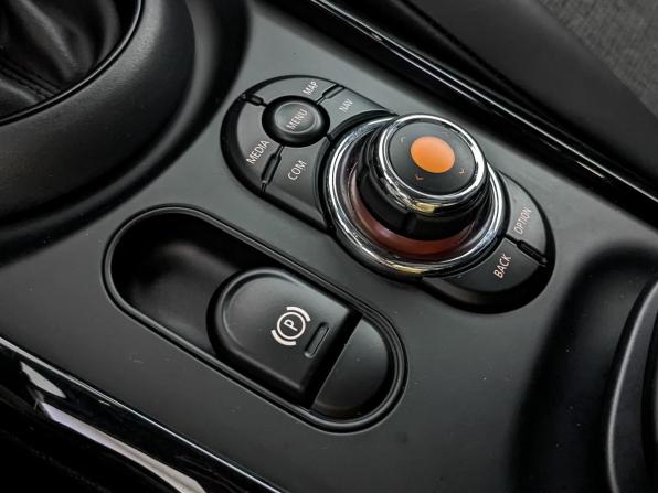 Mini Clubman II Рестайлинг с пробегом 2019 года, цена 1 910 000 рублей, 187144 км, универсал, Автокод Объявления