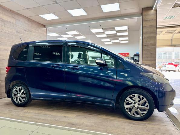 Honda Freed I с пробегом 2010 года, цена 1 220 000 рублей, 212000 км, компактвэн, Автокод Объявления