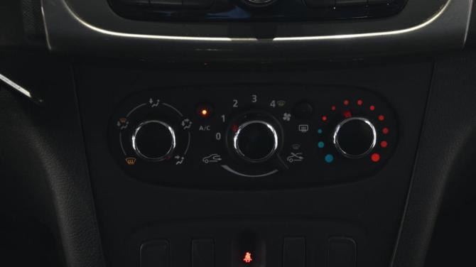 Renault Logan II Рестайлинг с пробегом 2021 года, цена 995 000 рублей, 159447 км, седан, Автокод Объявления