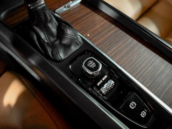 Volvo XC60 II с пробегом 2018 года, цена 2 730 000 рублей, 277488 км, внедорожник, Автокод Объявления