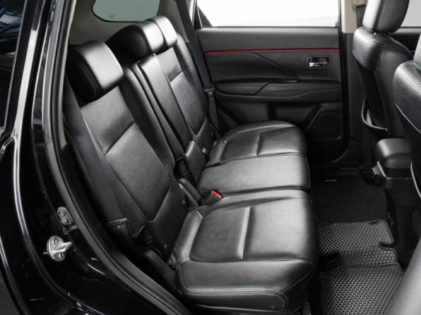 Mitsubishi Outlander III Рестайлинг 2 с пробегом 2015 года, цена 2 000 000 рублей, 212708 км, внедорожник, Автокод Объявления