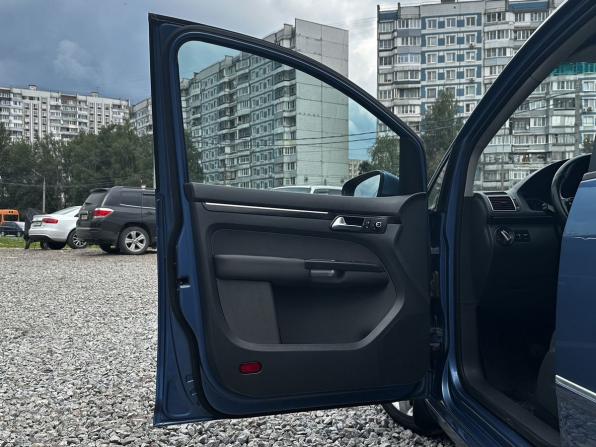 Volkswagen Touran I Рестайлинг 2 с пробегом 2010 года, цена 999 000 рублей, 236516 км, компактвэн, Автокод Объявления