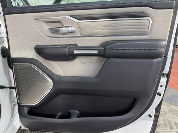 Ram 1500 V с пробегом 2022 года, цена 8 800 000 рублей, 68178 км, offers.body_type.unknown, Автокод Объявления