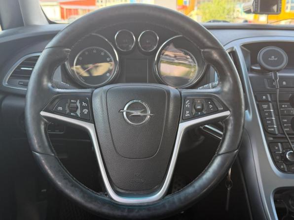 Opel Astra J Рестайлинг с пробегом 2013 года, цена 700 000 рублей, 212390 км, хэтчбек, Автокод Объявления