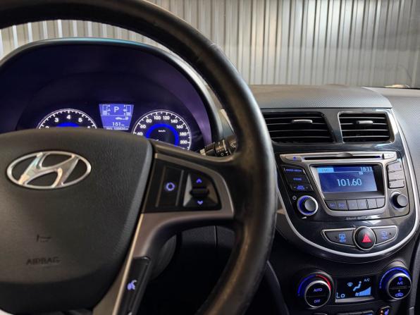 Hyundai Solaris I Рестайлинг с пробегом 2015 года, цена 1 199 900 рублей, 120000 км, седан, Автокод Объявления