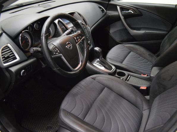 Opel Astra J Рестайлинг с пробегом 2013 года, цена 640 000 рублей, 241319 км, седан, Автокод Объявления