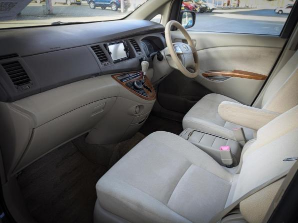 Toyota ISis I Рестайлинг с пробегом 2009 года, цена 1 099 900 рублей, 192000 км, минивэн, Автокод Объявления