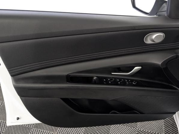 Hyundai Elantra VII (CN7) Рестайлинг с пробегом 2023 года, цена 1 995 000 рублей, 49528 км, седан, Автокод Объявления