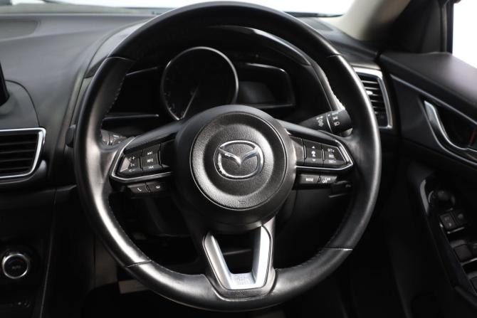 Mazda Axela III с пробегом 2017 года, цена 1 499 000 рублей, 77001 км, хэтчбек, Автокод Объявления
