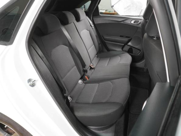 Kia Ceed III с пробегом 2018 года, цена 1 599 000 рублей, 119748 км, хэтчбек, Автокод Объявления