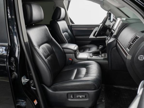 Toyota Land Cruiser 200 Series Рестайлинг 2 с пробегом 2018 года, цена 6 800 000 рублей, 241900 км, внедорожник, Автокод Объявления