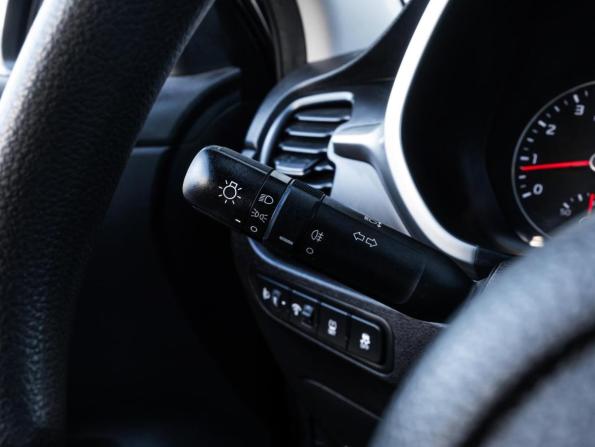Kia Rio IV Рестайлинг с пробегом 2021 года, цена 1 590 000 рублей, 68027 км, седан, Автокод Объявления