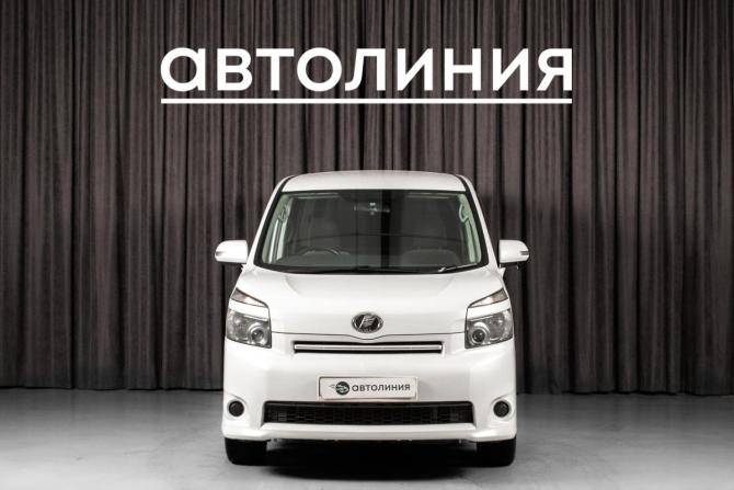 Toyota Voxy II (R70) с пробегом 2007 года, цена 1 098 000 рублей, 234000 км, минивэн, Автокод Объявления