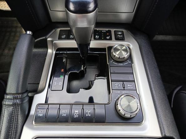 Toyota Land Cruiser 200 Series Рестайлинг 2 с пробегом 2018 года, цена 5 700 000 рублей, 243603 км, внедорожник, Автокод Объявления