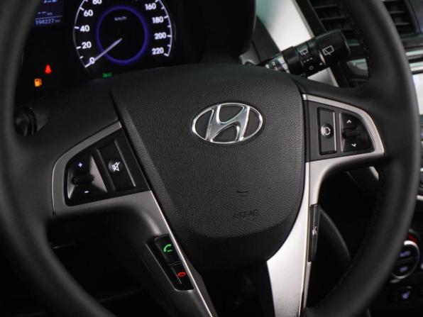 Hyundai Solaris I Рестайлинг с пробегом 2015 года, цена 999 000 рублей, 194227 км, хэтчбек, Автокод Объявления