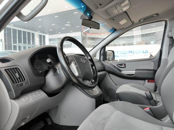 Hyundai H-1 II Рестайлинг с пробегом 2016 года, цена 2 250 000 рублей, 215000 км, минивэн, Автокод Объявления