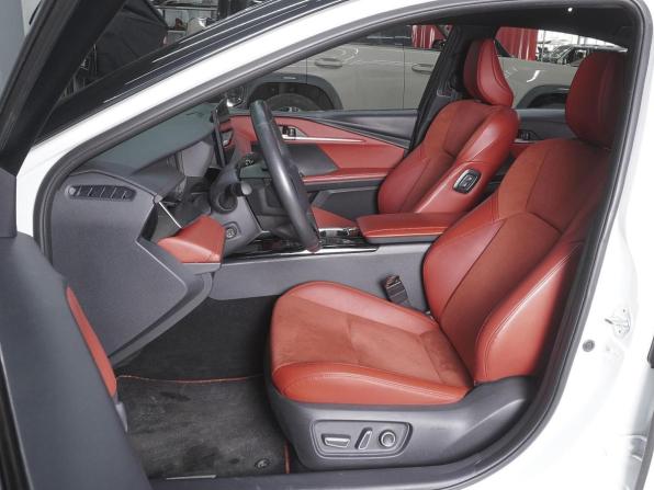 Toyota Camry IX (XV80) China Market с пробегом 2024 года, цена 3 899 000 рублей, 32261 км, седан, Автокод Объявления