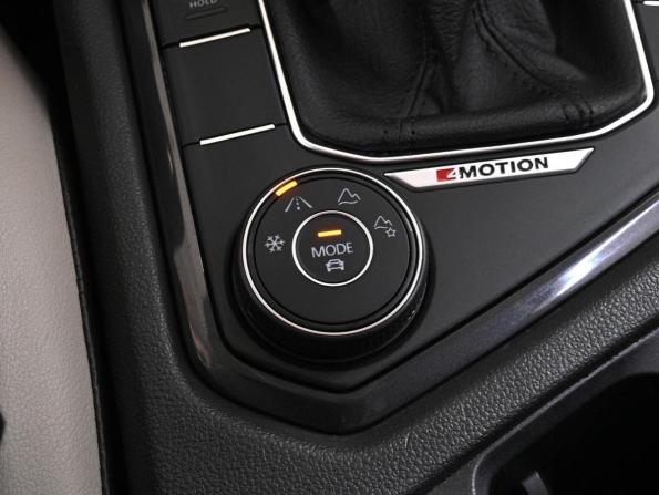Volkswagen Tiguan II Рестайлинг с пробегом 2021 года, цена 3 049 000 рублей, 118616 км, внедорожник, Автокод Объявления