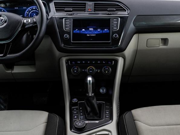 Volkswagen Tiguan II с пробегом 2017 года, цена 2 299 000 рублей, 138331 км, внедорожник, Автокод Объявления