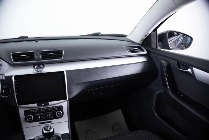 Volkswagen Passat B7 с пробегом 2011 года, цена 899 000 рублей, 180000 км, седан, Автокод Объявления
