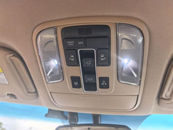 Kia Carnival III с пробегом 2018 года, цена 2 610 000 рублей, 132619 км, минивэн, Автокод Объявления